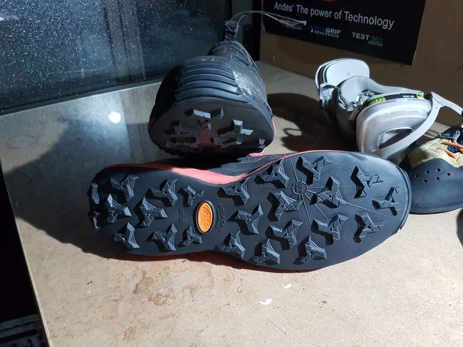 Resolado bota montaña